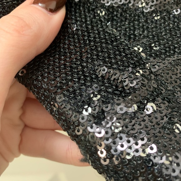 DYNAMITE | Cropped Sequin Blazer - Picture 4 of 6